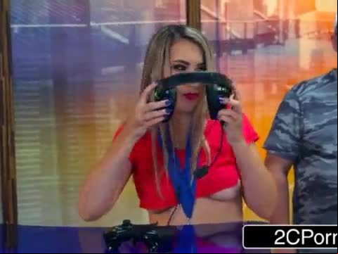 Video Gamer Chick Kimber Lee Distracted in a Very Special Way During Competition